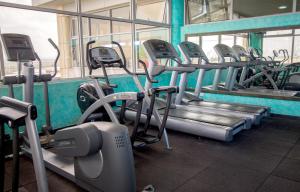 Das Fitnesscenter und/oder die Fitnesseinrichtungen in der Unterkunft The Panari Hotel - Near Jomo Kenyatta International Airport
