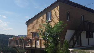 a house with a balcony with flowers on it at Le Gite Du Bucheron in Dabo