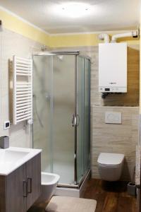 Ένα μπάνιο στο La Maison de Pagan Alloggio ad uso turistico VDA CHARVENSOD n 0021