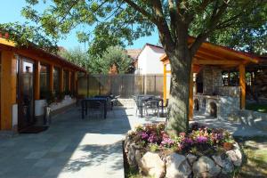 Το κτήριο όπου στεγάζεται  η παραθεριστική κατοικία