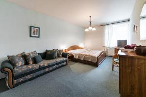 Postel nebo postele na pokoji v ubytování Valašský Hotel a Pivní lázně OGAR