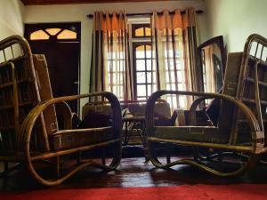 Khu vực ghế ngồi tại Nuwara Eliya Hills Rest