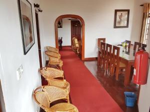 Khu vực ghế ngồi tại Nuwara Eliya Hills Rest