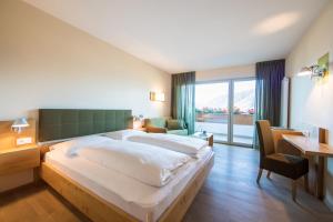 Postel nebo postele na pokoji v ubytování Hilburger Hotel