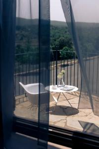 Ein Balkon oder eine Terrasse in der Unterkunft Hotel Restaurante Masía la Torre