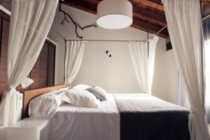 Ein Bett oder Betten in einem Zimmer der Unterkunft Hotel Restaurante Masía la Torre