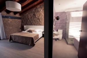 Ein Bett oder Betten in einem Zimmer der Unterkunft Hotel Restaurante Masía la Torre