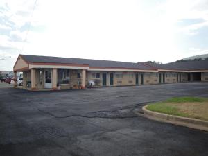 an empty parking lot in front of a motel at Poteau Inn in Poteau
