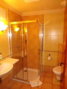 Ένα μπάνιο στο Hotel Piccolo