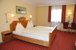 Ένα ή περισσότερα κρεβάτια σε δωμάτιο στο Hotel Gasthof Kamml