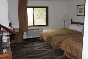Letto o letti in una camera di Boarders Inn and Suites by Cobblestone Hotels - Ripon