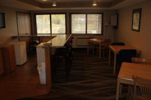 Ristorante o altro punto ristoro di Boarders Inn and Suites by Cobblestone Hotels - Ripon