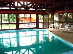 a large swimming pool in a house at Gramado Serrano in Gramado