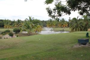 Zahrada ubytování HERMOSA CASAQUINTA FAMILIAR CONDOMINIO CAMPESTRE EL PEÑON Piscina Privada Campo de Golf