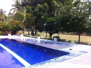 Bazén v ubytování HERMOSA CASAQUINTA FAMILIAR CONDOMINIO CAMPESTRE EL PEÑON Piscina Privada Campo de Golf nebo v jeho okolí