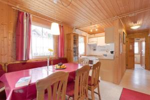 Kuchyň nebo kuchyňský kout v ubytování Haus-am-See
