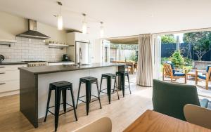 Gallery image of Island Time in Oneroa