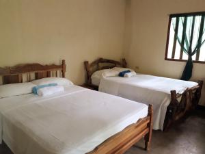 Ένα ή περισσότερα κρεβάτια σε δωμάτιο στο Hospedaje Bananas