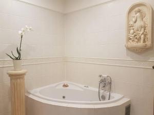 Łazienka w obiekcie GoldStar Luxury Old Town Krakow Apartment