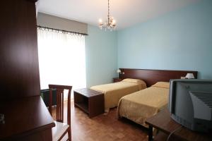 Łóżko lub łóżka w pokoju w obiekcie hotel ristorante vittoria