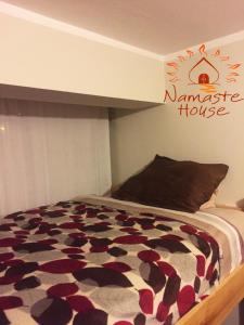 Postel nebo postele na pokoji v ubytování Namaste House