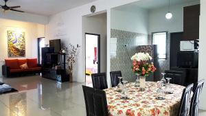 Posezení v ubytování Mahkota Cheras Sweet Condo 1-14 pax near MRT to KL