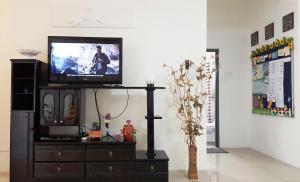 TV a/nebo společenská místnost v ubytování Mahkota Cheras Sweet Condo 1-14 pax near MRT to KL