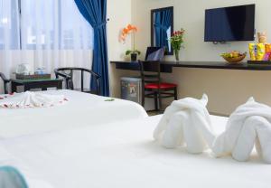 Postel nebo postele na pokoji v ubytování La Maison Danang Beach Hotel