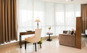 Ruang duduk di Hotel Daily Inn