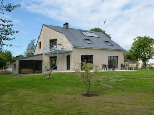 a large white house with a gambrel roof at La maison verte in Agon Coutainville