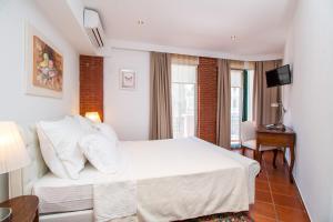 Ein Bett oder Betten in einem Zimmer der Unterkunft Danezis City Stars Boutique Aparthotel