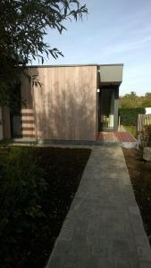 Aed väljaspool majutusasutust B&B Hier en Nu