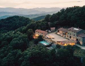 an aerial view of a house in the mountains at La Conca in Sansepolcro