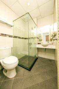 Koupelna v ubytování SCAT Hotel- New World Bến Thành