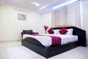 Säng eller sängar i ett rum på Skyla Service Apartments - Gachibowli