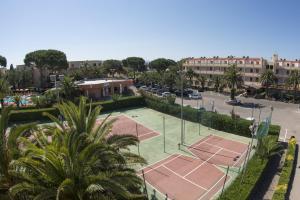 Attività di tennis o squash presso l'hotel o nelle vicinanze