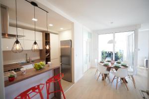 Kuchyň nebo kuchyňský kout v ubytování Modern luxurious apartment
