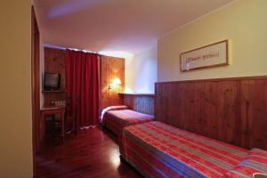 Postel nebo postele na pokoji v ubytování Hotel Dolonne