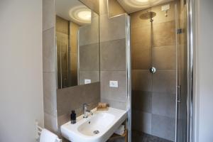 Koupelna v ubytování Re Ruggero Rooms