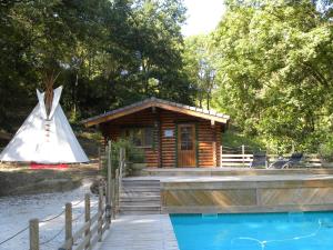 Piscina de la sau aproape de Tumbleweed House