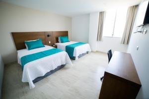 Postel nebo postele na pokoji v ubytování Aquamarina Hotel