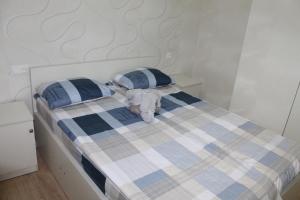 Katil atau katil-katil dalam bilik di Saburtalo Apartment