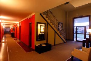 a hallway with red and yellow walls and a staircase at Complejo Los Merinos in Bahía Blanca