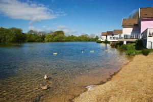Gallery image of Shelduck Lodge in South Cerney