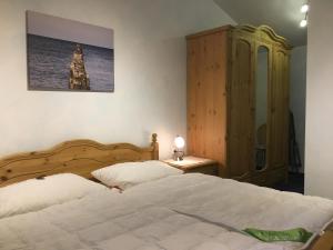 מיטה או מיטות בחדר ב-Haus Hugo