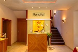 Ο χώρος του λόμπι ή της ρεσεψιόν στο Hotel Tilman