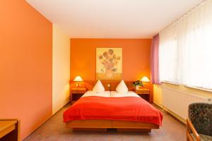 Ένα ή περισσότερα κρεβάτια σε δωμάτιο στο Hotel Tilman