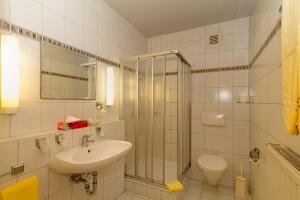 Ένα μπάνιο στο Hotel Tilman