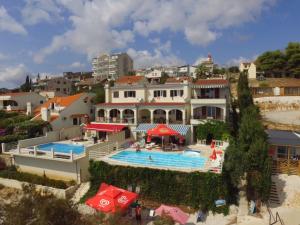 Bazén v ubytování Apartments Villa Marija nebo v jeho okolí