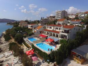 Bazén v ubytování Apartments Villa Marija nebo v jeho okolí